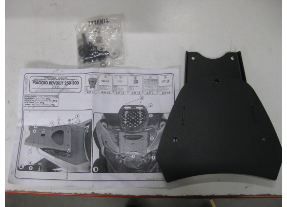 B-Ware:  GIVI Montagekit E für Monolock Topcases Piaggio Beverly GT 125/250/300/400/500 (2005-2008) / Tourer 125/250/400 (2008-) 2tlg. Herren, Größe 48, schwarz/weiß